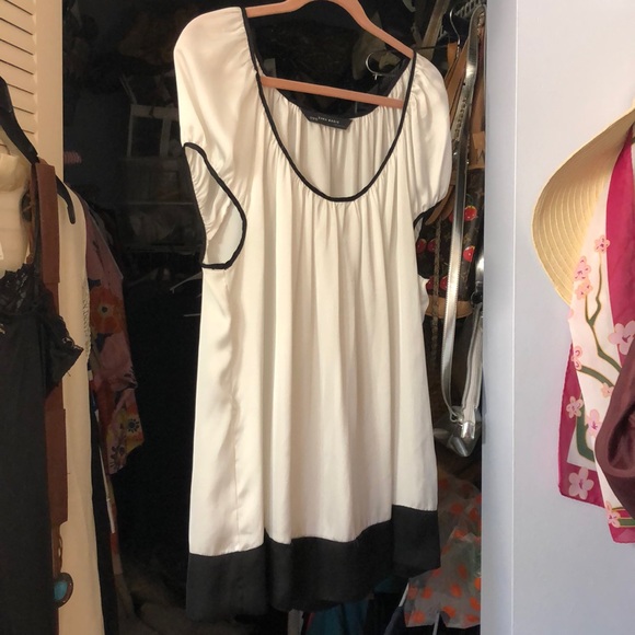 Zara basic top extra large white with black trim. New without tags - Picture 2 of 6